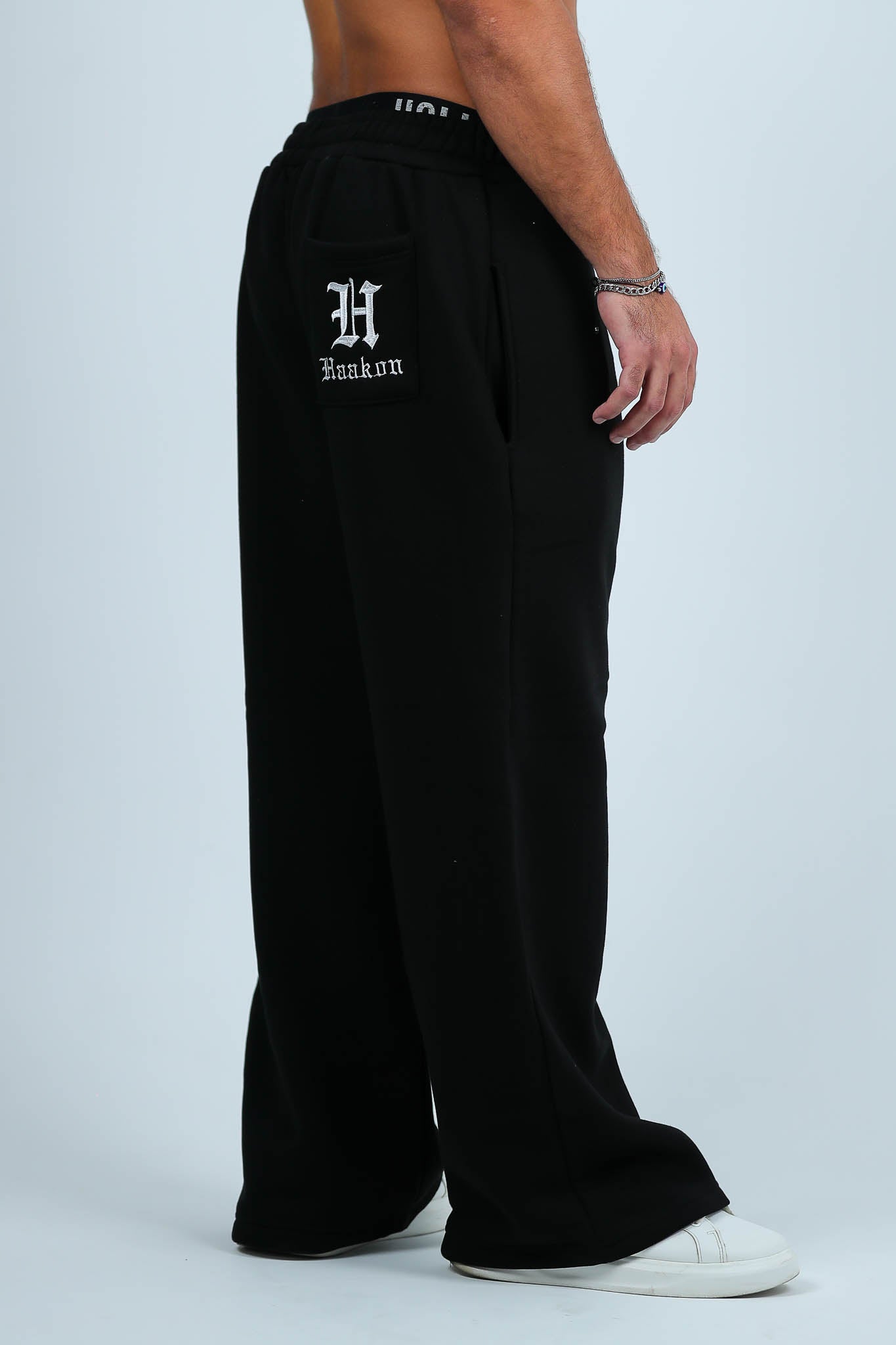 THE GOTHIC SWEATPANTS